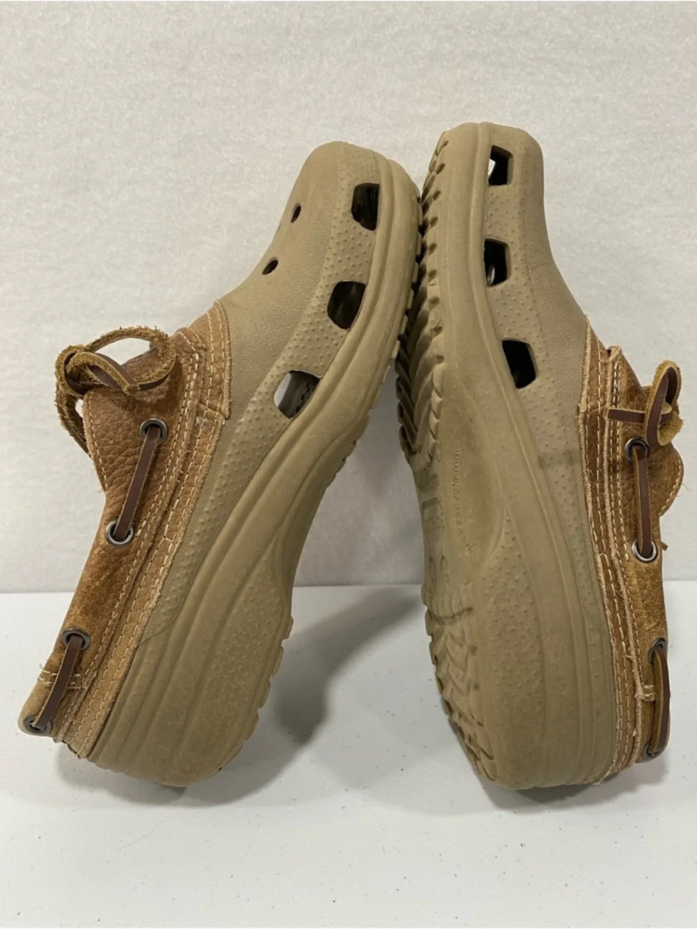Crocs Islander Pitcrew Boat Shoe Clogs M6/W8 Unisex Leather Trim Brown Tan